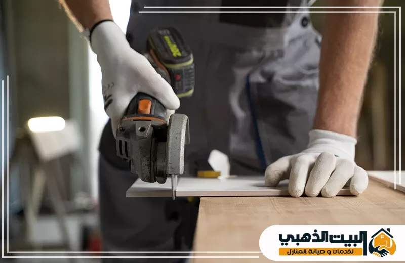 نجار في الامارات