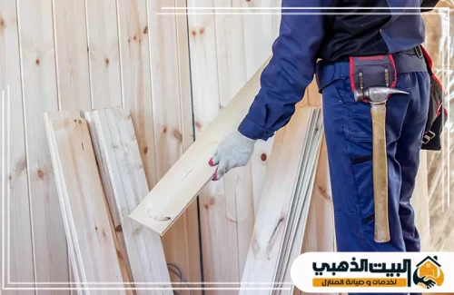 تركيب ألواح خشبية للحوائط والأرضيات بجودة عالية.