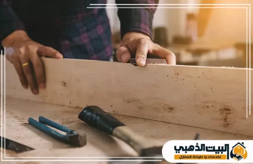 تعد ورشة نجارة مجهزة بالآلات المتطورة هي المكان المثالي لتصنيع القطع الكبيرة وتشكيل الخشب بدقة فائقة.